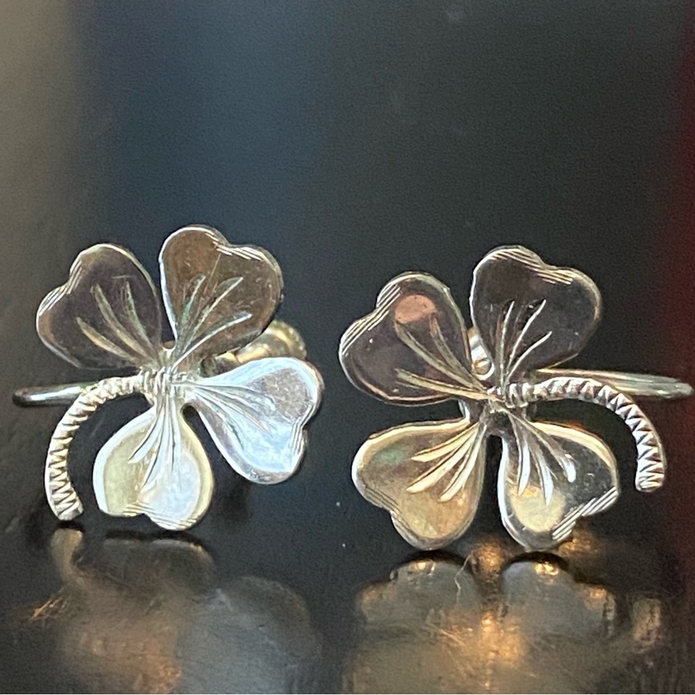 Vintage Four Leaf Clover Screw-on Earrings